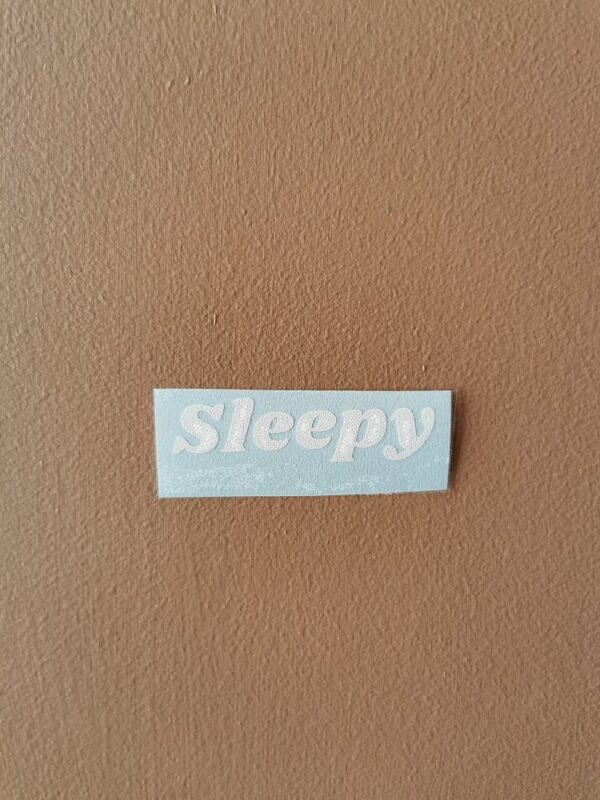 sleepy hvit label